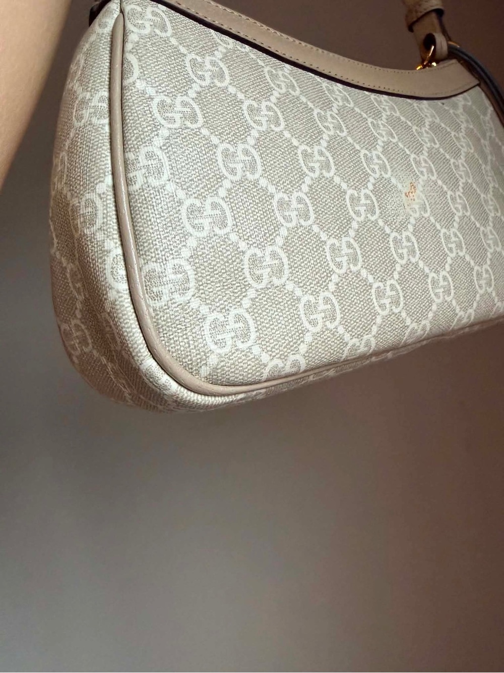 Gucci Beige GG Supreme Shoulder Bag with Gold Hardware - Picture 8 of 16